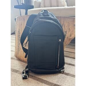 Coach Thompson Convertible Sling Bag Pack Black Smooth Calf Leather Men’s